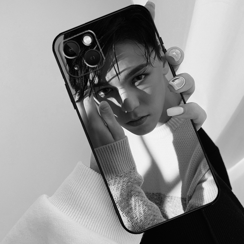 جراب هاتف فيرنون ميم لهاتف آيف - مراجعة Phone Cases Vernon وسعره